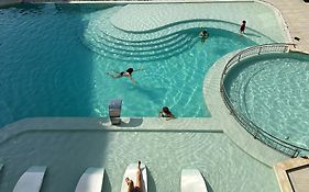 South Beach Apartment At Valencia Gardens